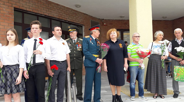 500 человек почтили память погибших в Великой Отечественной войне у Памятника Покрышкину