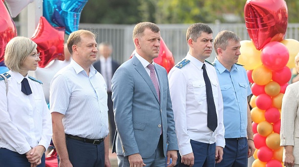 Евгений Наумов поздравил с Днём знаний учеников новой школы в пос. Российском