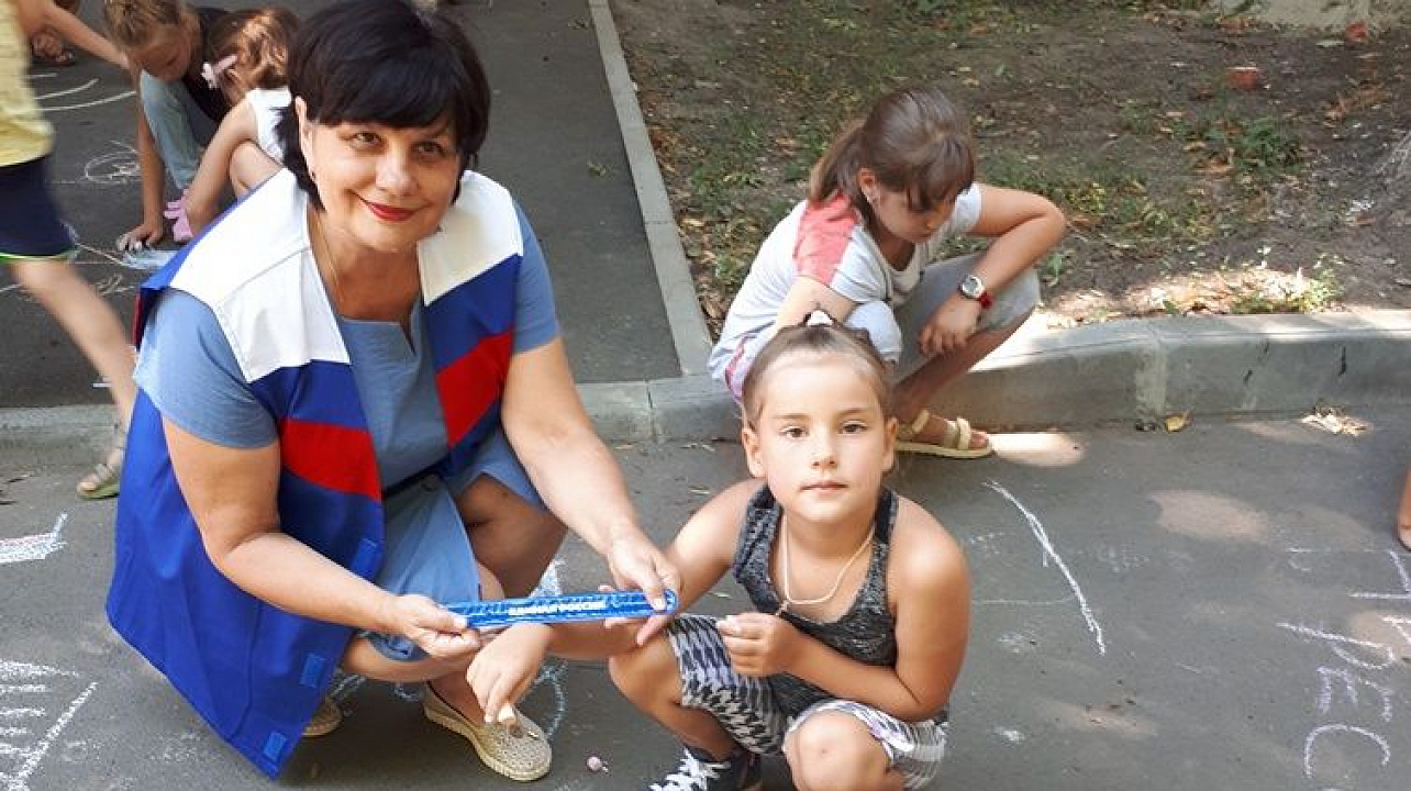 В Центральном округе прошел конкурс рисунков на асфальте