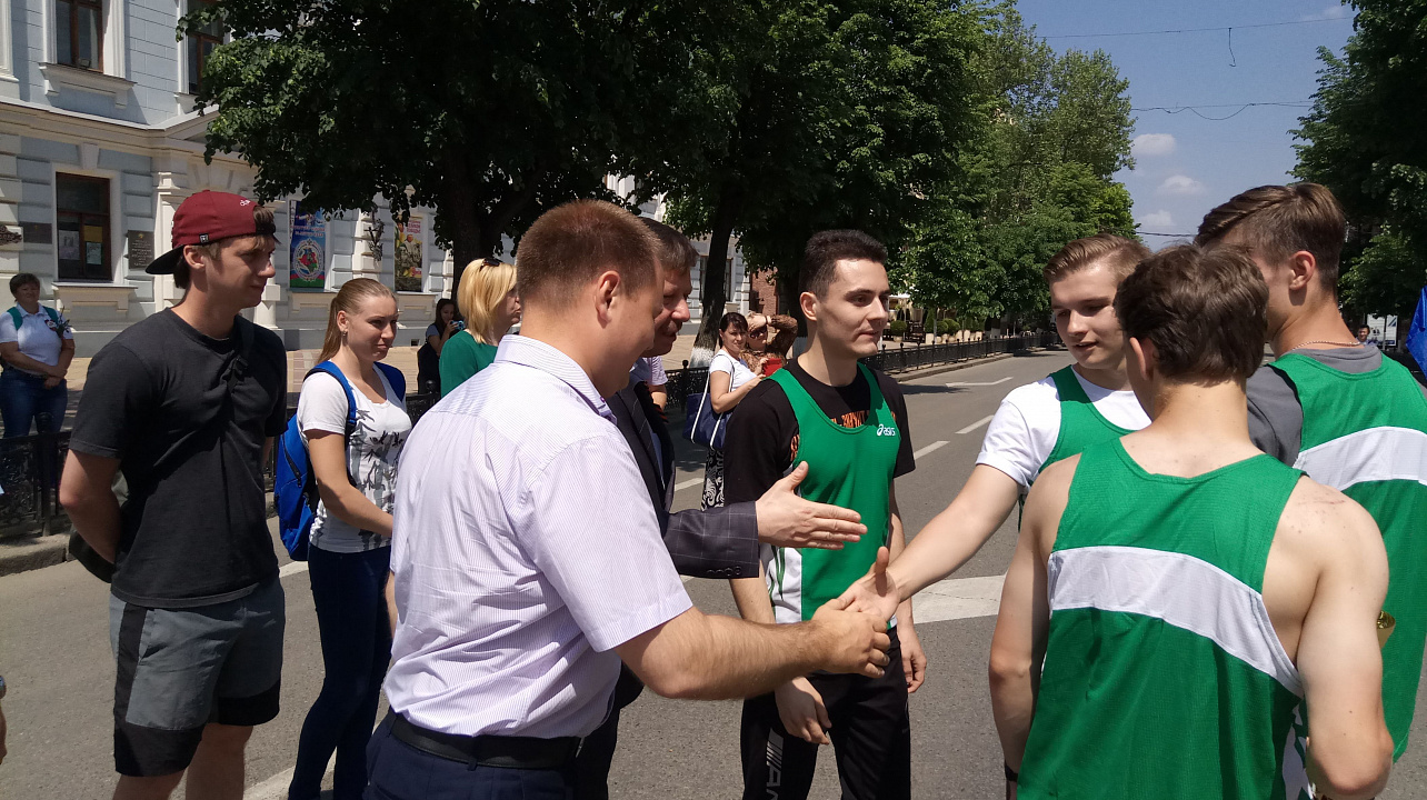 В Краснодаре прошла Всекубанская эстафета «Спортсмены Кубани — в ознаменование Победы в Великой Отечественной войне 1941–1945 годов»