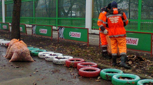 В лесопарковой зоне вблизи парка Победы прошел субботник