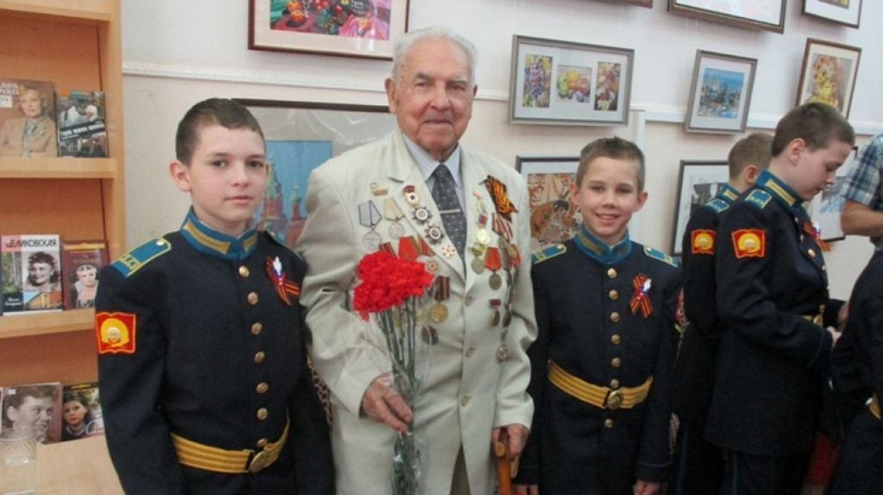 В читальном зале библиотеки им. Некрасова  прошел патриотический урок