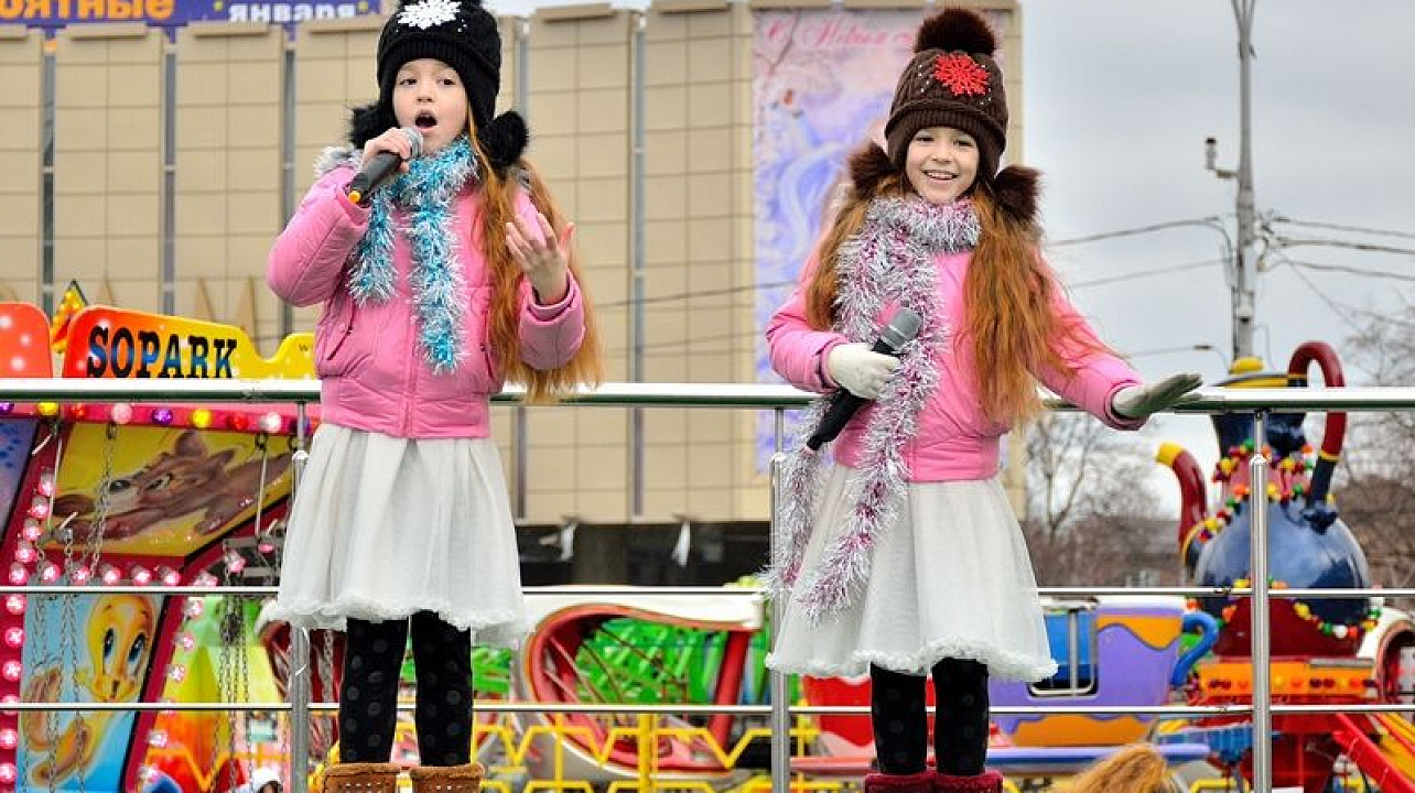 100 юных прикубанцев из Центра детского творчества сделали новогодний подарок горожанам