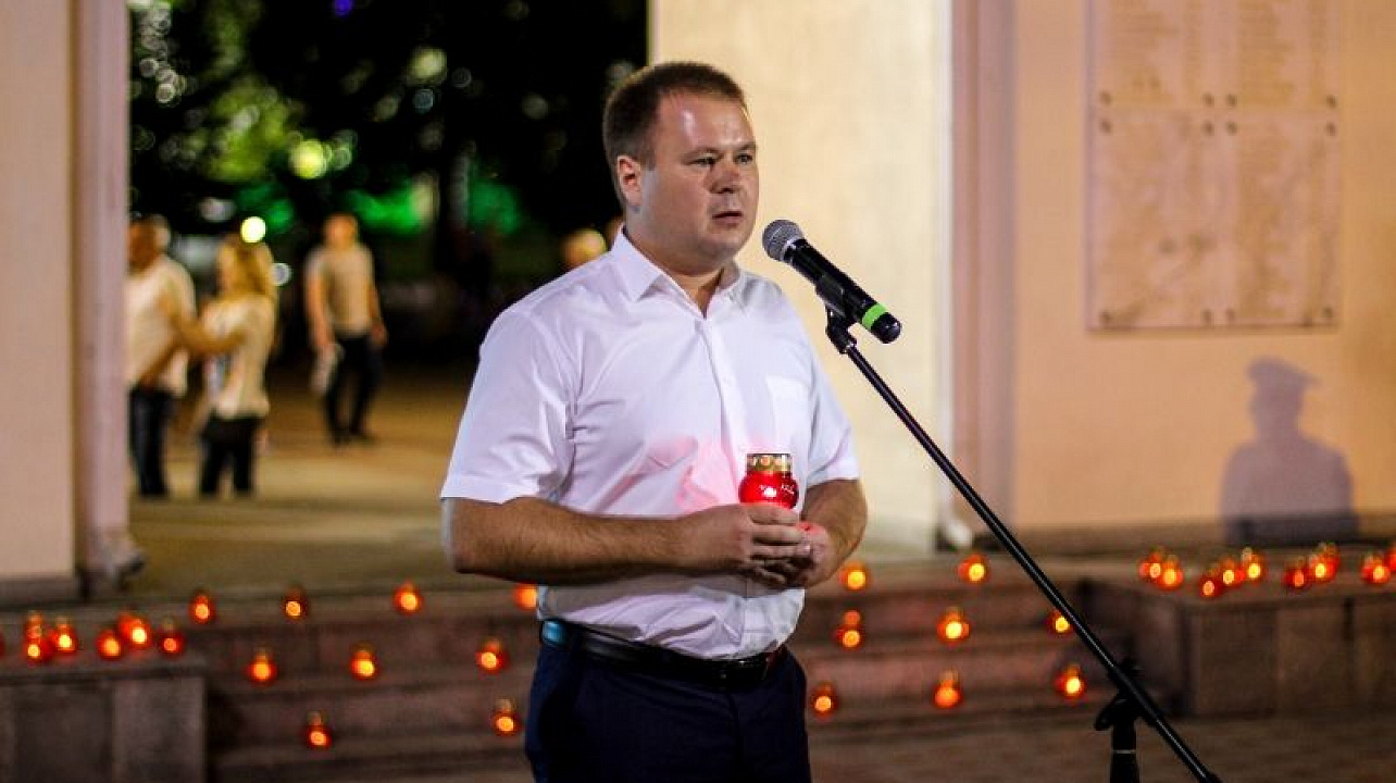 В Краснодаре сотни горожан приняли участие в гражданской акции «Свеча памяти»