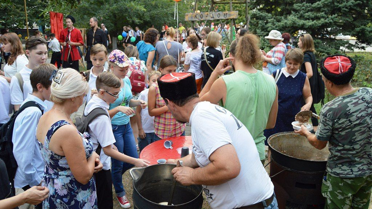В сквере Фестивальном ко Дню города открыли отреставрированный фонтан