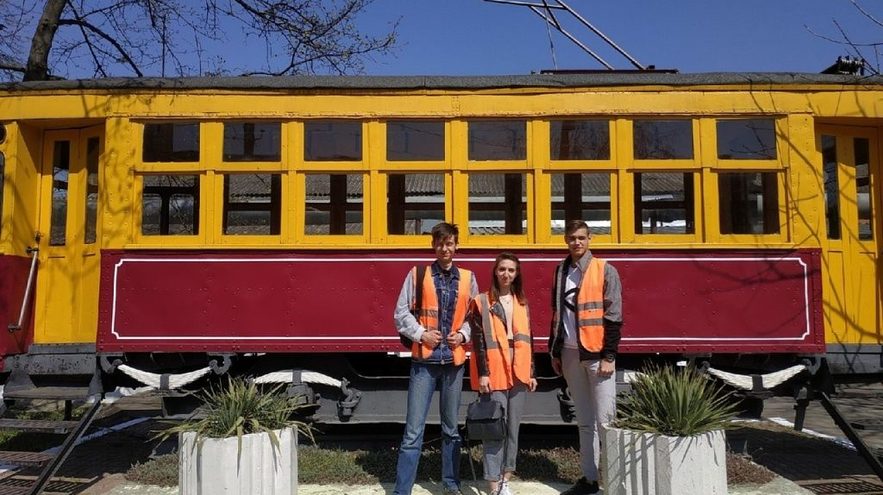 Активисты Молодежного совета Западного округа побывали на экскурсии в трамвайном депо