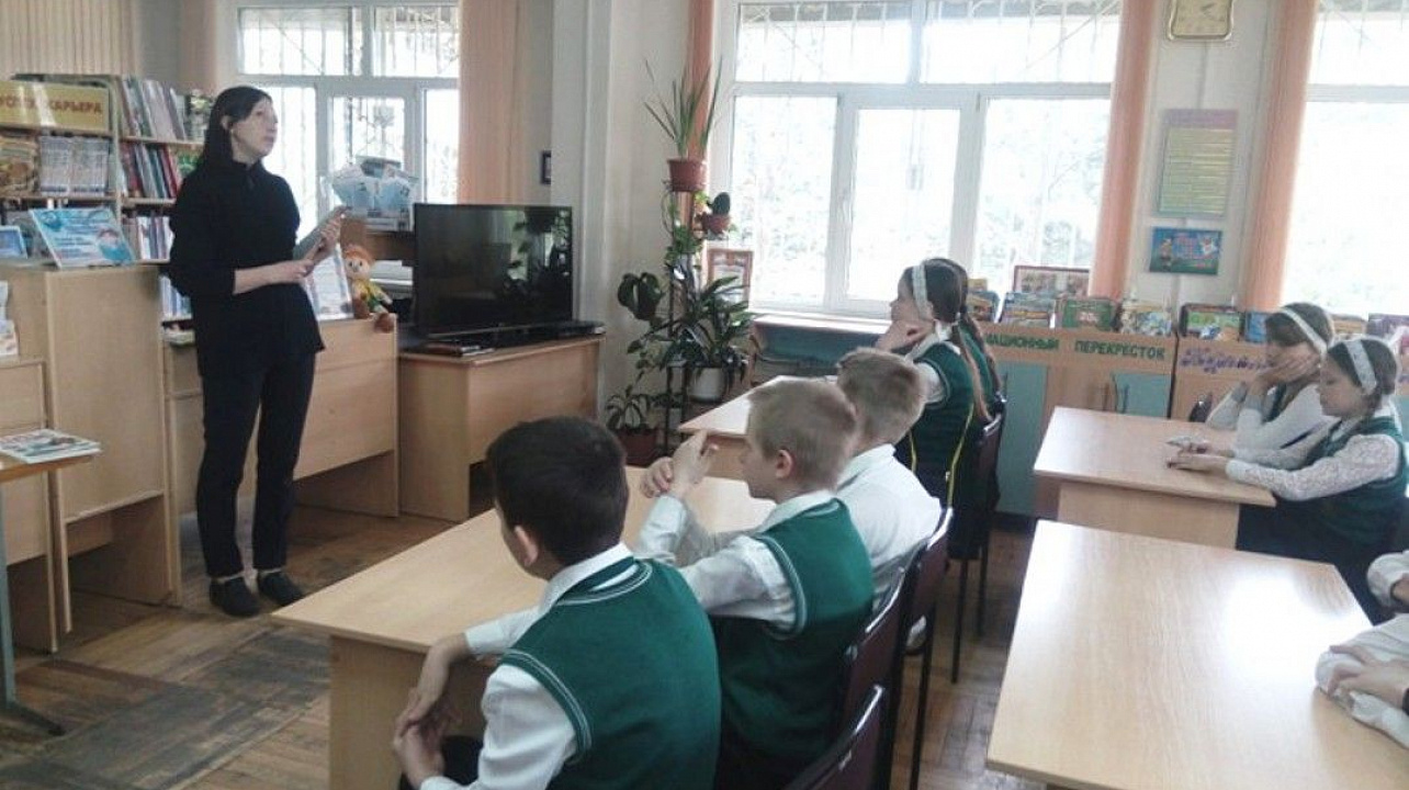 В библиотеке Западного округа прошла познавательная игра «Солунские братья Кирилл и Мефодий»