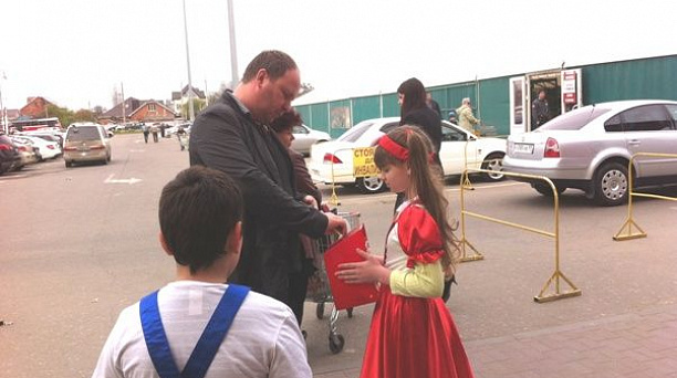 В Западном округе прошла благотворительная акция "Цветик – семицветик"