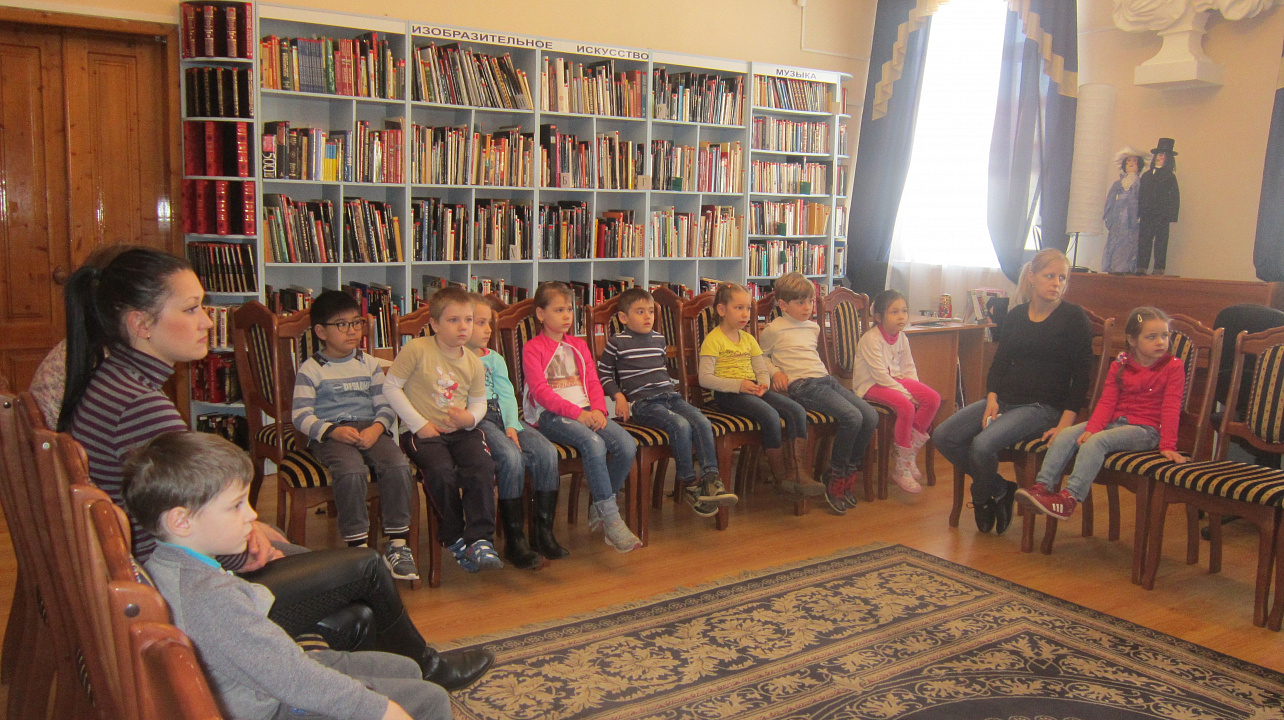 Воспитанники детского сада Западного округа посетили детскую библиотеку им. братьев Игнатовых
