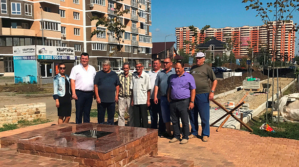 На Бульваре Чернобыльцев состоялся экологический субботник