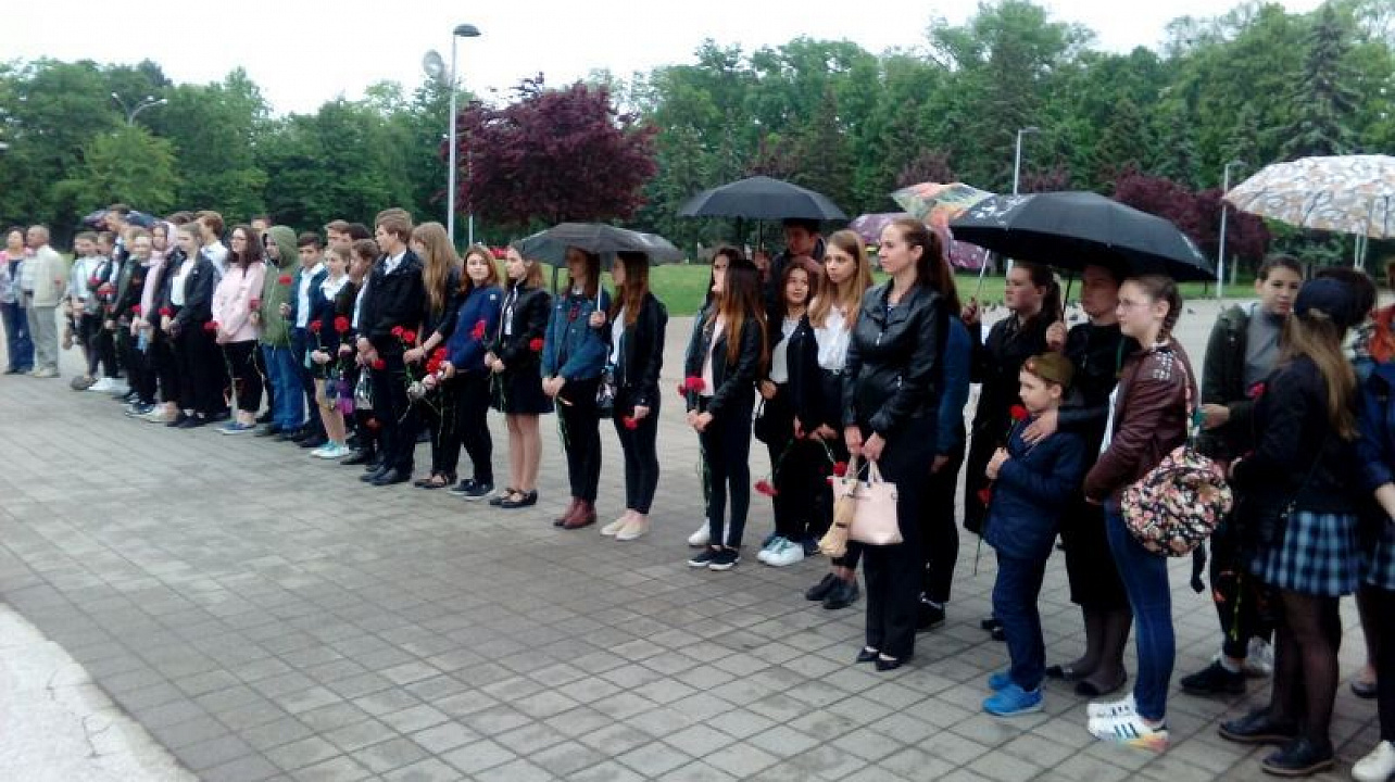 Сегодня ко всем мемориалам и памятным доскам Центрального округа возложили цветы