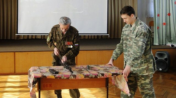 В гимназии № 18 состоялось большое военно-патриотическое мероприятие