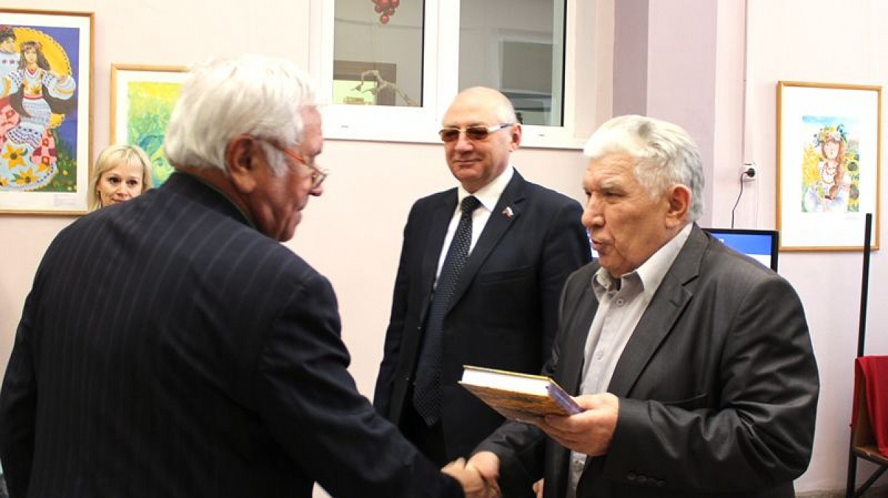 Сегодня в Центральном округе  прошла презентация 3-го тома поэтического альманаха «Единение»