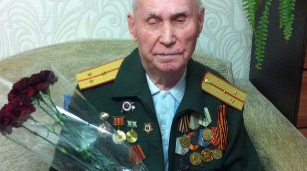 Представители ветеранской первички № 32 поздравили защитника Ленинграда Федора Алексеевича Меньшикова