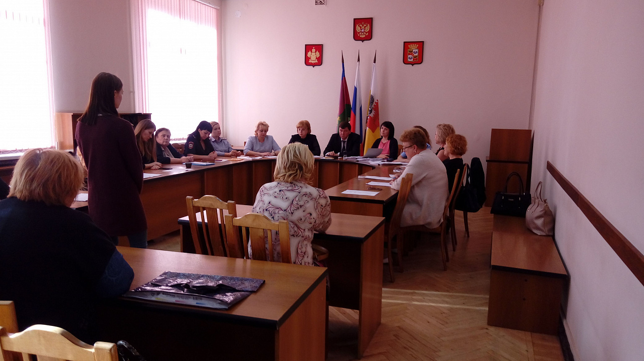 В администрации Западного округа прошло заседание комиссии по делам несовершеннолетних и защите их прав