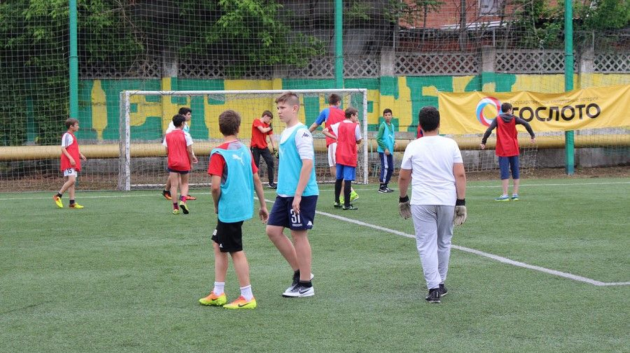 Дворовые команды Краснодара начинают футбол
