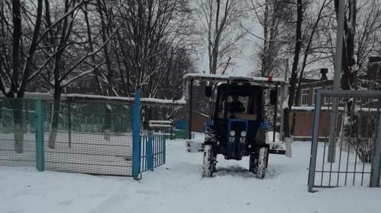 В Елизаветинской и Белозерном за 3 дня от снега очистили 105 километров станичных улиц