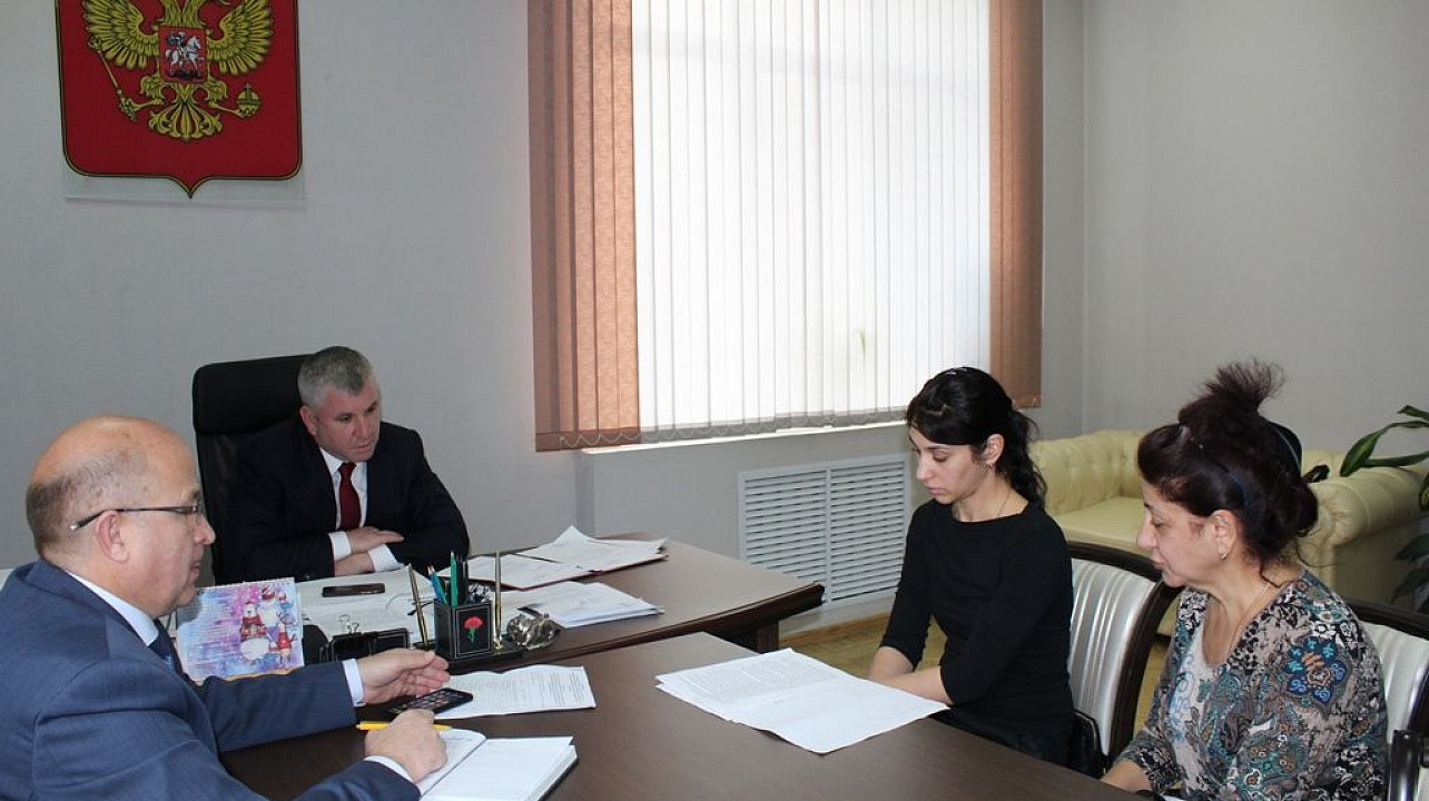 Ко дню Конституции РФ глава Западного округа встретился с руководителями ТОС