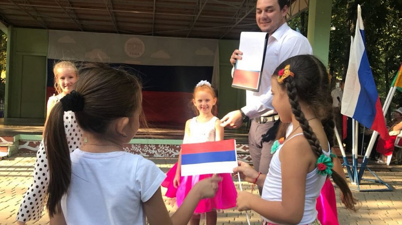 «Славься страна, мы гордимся тобой!»