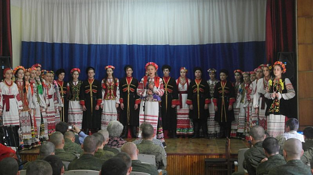 Администрация Центрального округа поздравила военнослужащих с Днем защитника Отечества