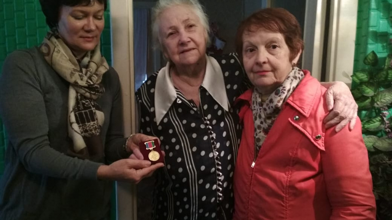 Ветеранам Прикубанского округа вручили медали в честь годовщины освобождения Краснодарского края и завершения битвы за Кавказ