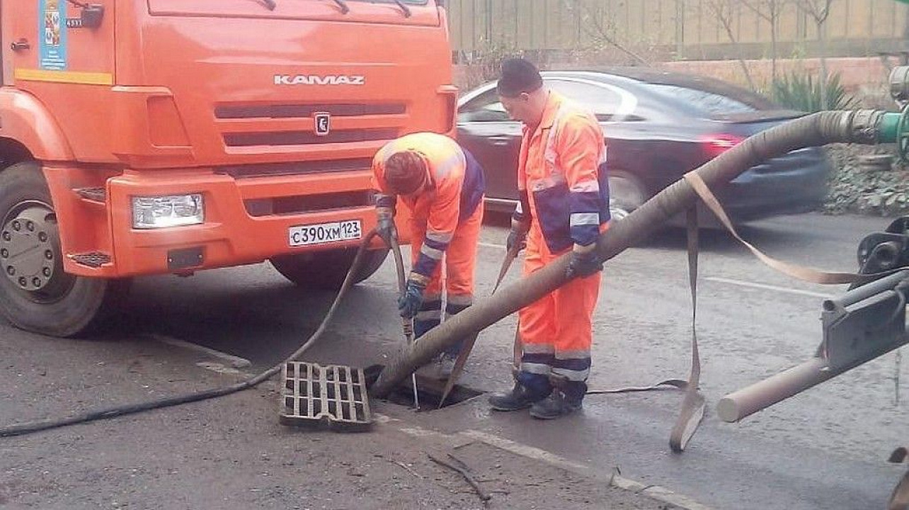 42,5 км расчищенных сетей городской ливневой канализации: новые данные по работе специализированной службы Краснодара