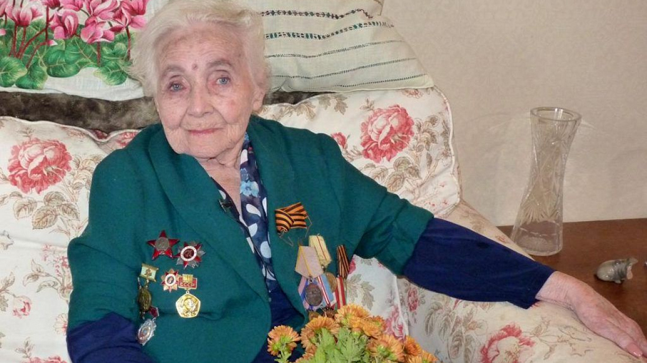 Сегодня принимает поздравления со 101-ой годовщиной со дня рождения ветеран Великой Отечественной войны, жительница Прикубанки Елизавета Людвиг
