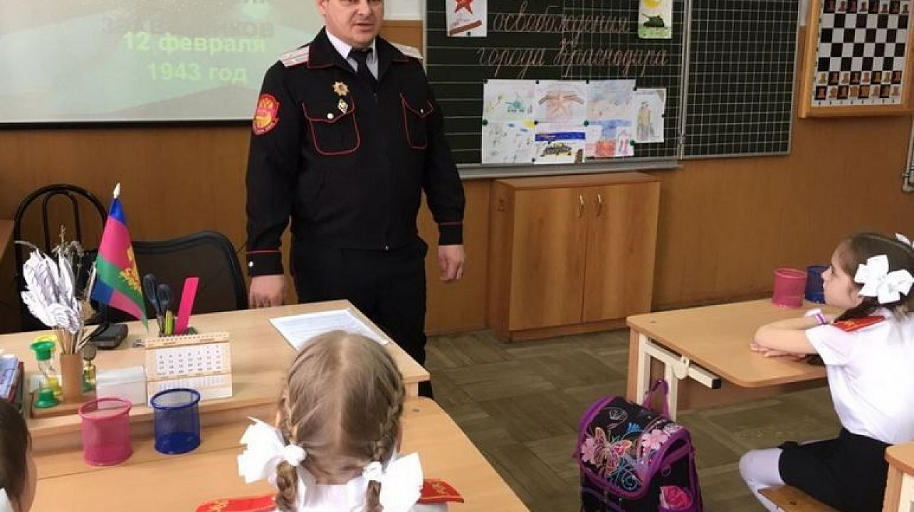 Школы Краснодара- под охраной казаков и полиции