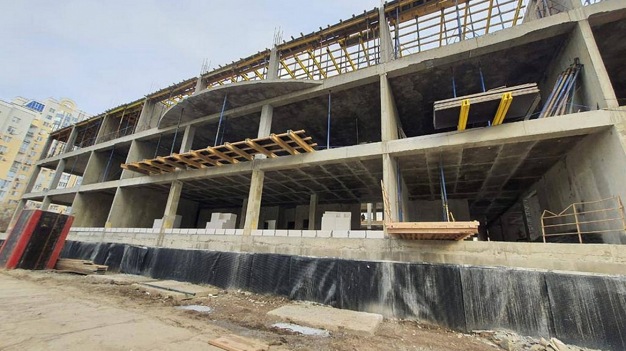 Детская поликлиника на 300 посещений в микрорайоне Гидростроителей готова на 31%