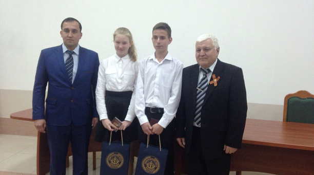 20 школьникам Прикубанского округа вручили паспорта граждан России