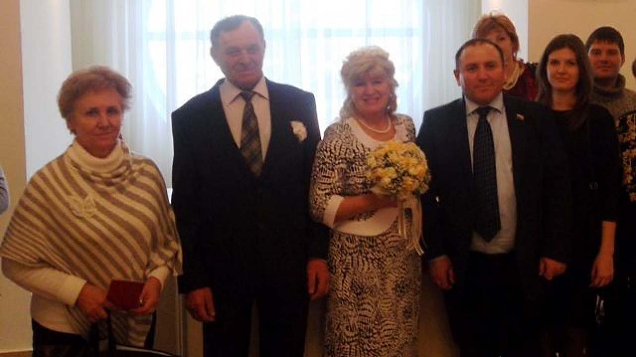 Жители Гагаринского избирательного округа сыграли «золотую» свадьбу.JPG