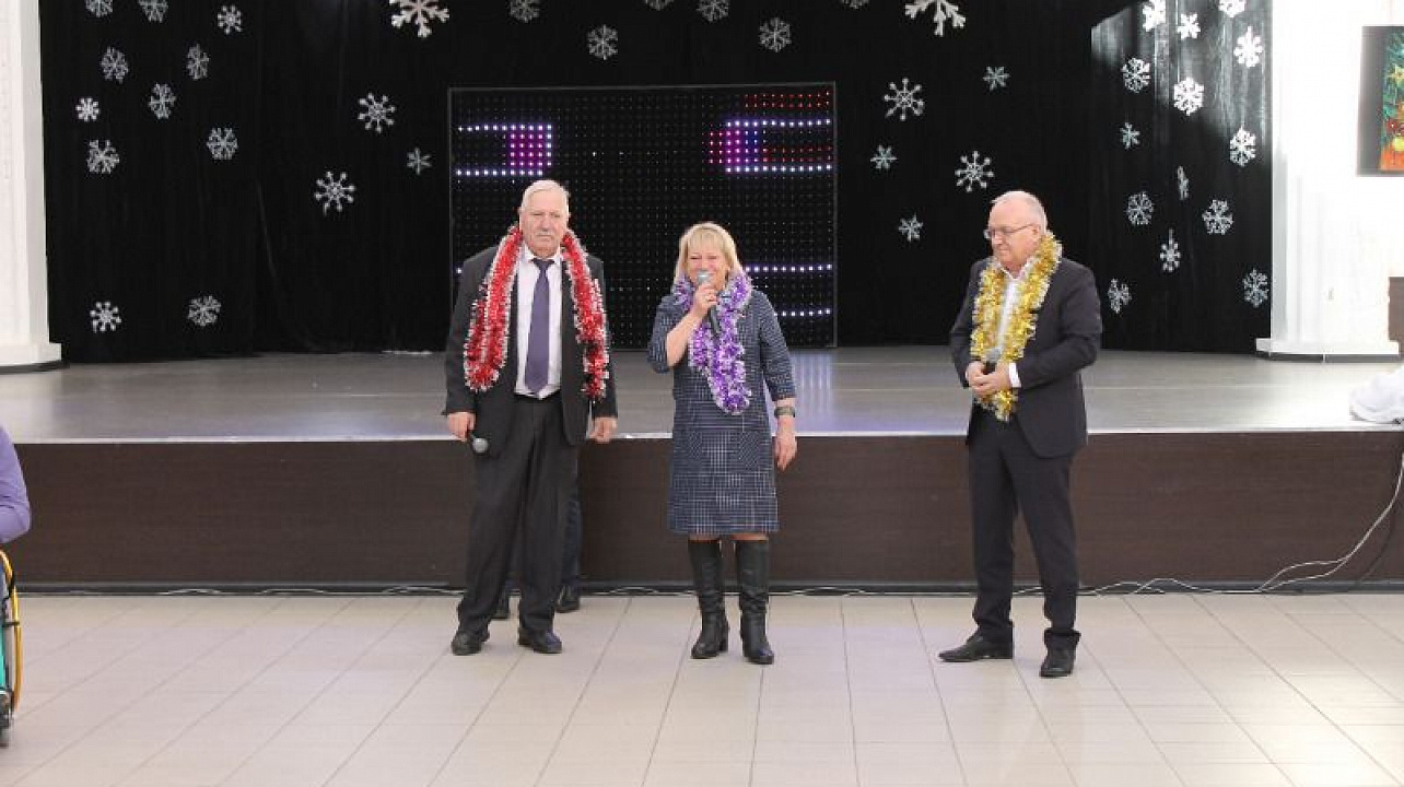 Новогодний бал прошел в общественной организации "Д.О.М.".jpg