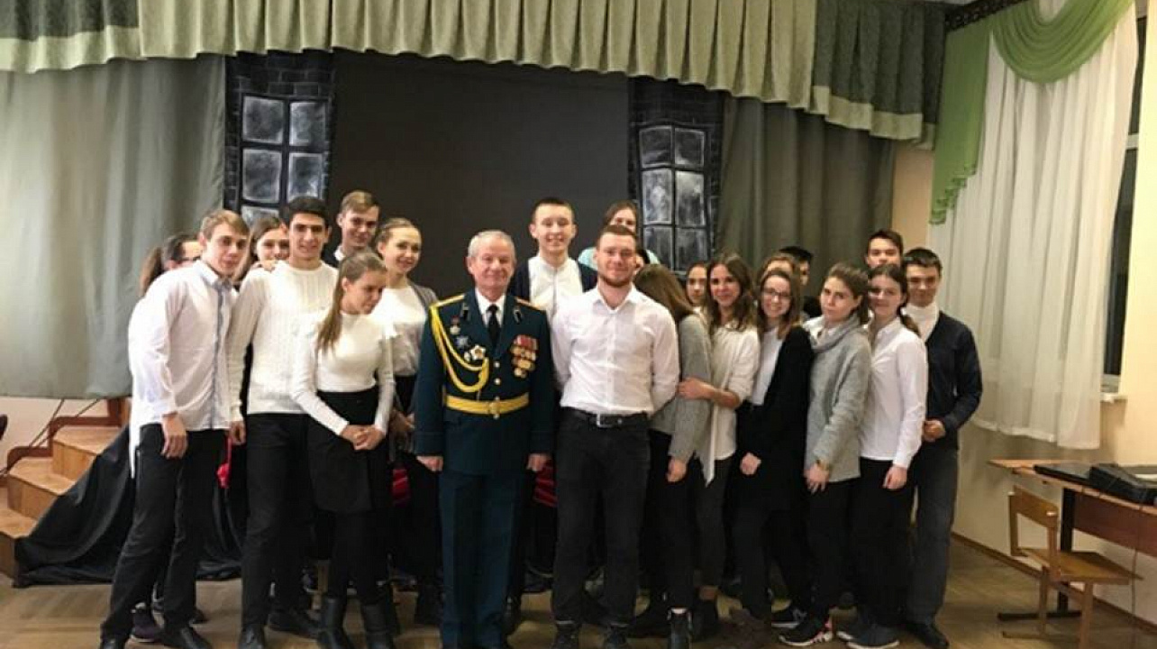 Воспоминаниями о войне в Афганистане со школьниками поделился Александр Александрович Киселев