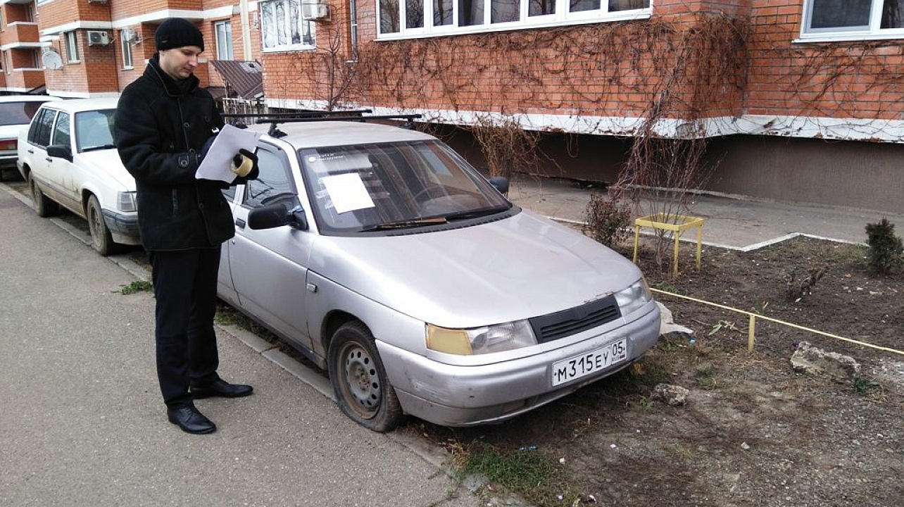 В Западном округе прошел мониторинг улиц с целью выявления и уборки транспортных средств, брошенных собственниками