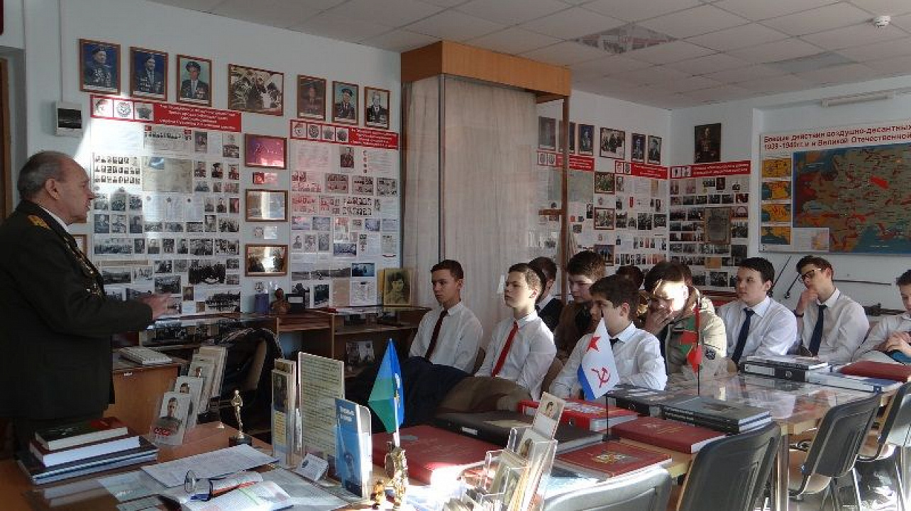 Учащиеся гимназии № 92 посетили музей «Боевой славы Воздушно-десантных войск»