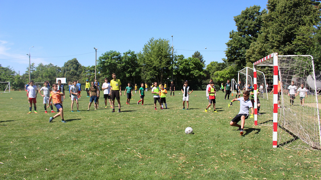 Футбол набирает ход