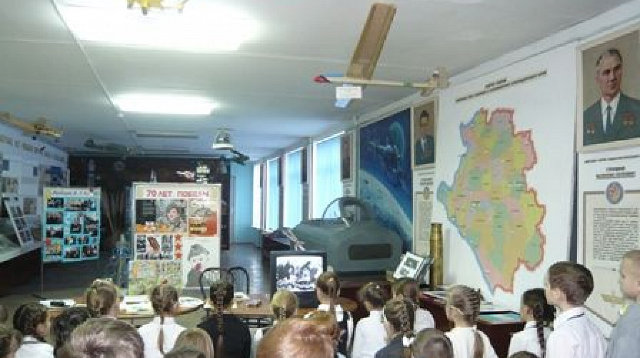 В музее космонавтики на базе школы №72 открыли видеосалон «Блокада Ленинграда»