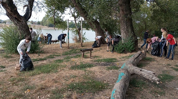 900 кубометров мусора собрали краснодарцы на общегородском субботнике