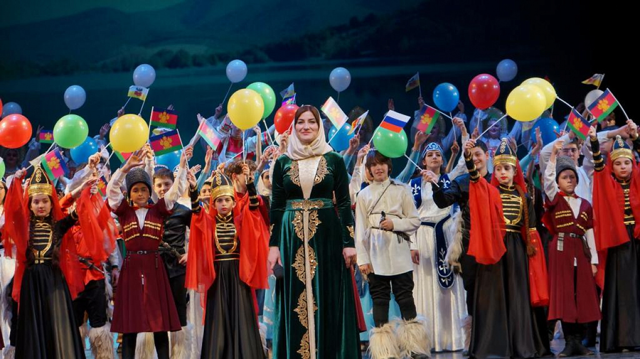 Центр национальных культур принял участие в мероприятиях, приуроченных ко Дню России (16).jpg