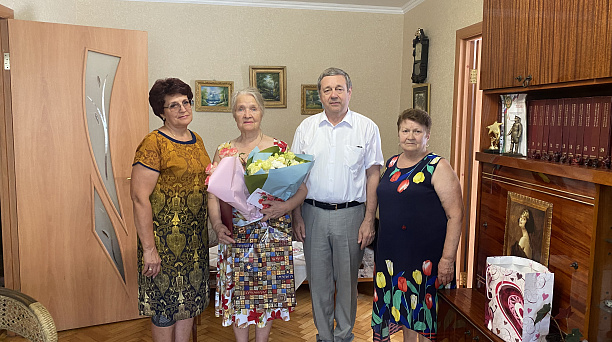 В Прикубанском округе поздравили с 85-летним юбилеем жительницу блокадного Ленинграда Цап Людмилу Николаевну
