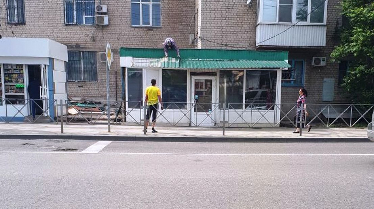 В Западном округе продолжаются работы по комплексному благоустройству территории