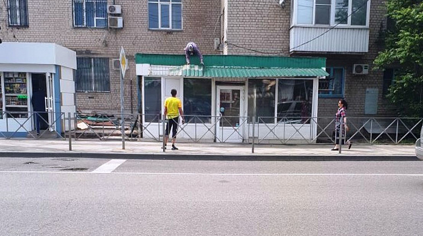 В Западном округе продолжаются работы по комплексному благоустройству территории