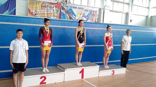 В День России завершился городской турнир по прыжкам на батуте