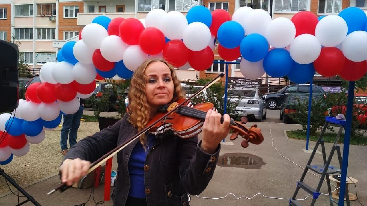 Концерт и мастер-классы ко дню города организовали на улице Черкасской