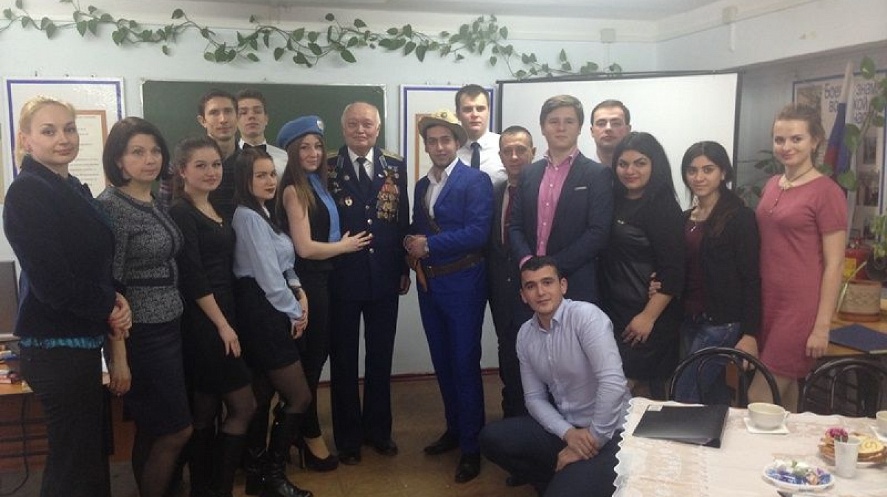 В Краснодарском кооперативном институте состоялось заседание студенческих клубов на тему: "Есть такая профессия Родину защищать"