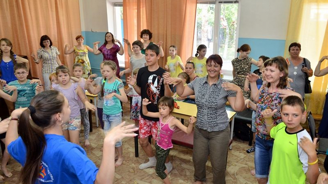 В Прикубанском округе завершился семейный чемпионат интеллектуальной игры «Что? Где? Когда?»