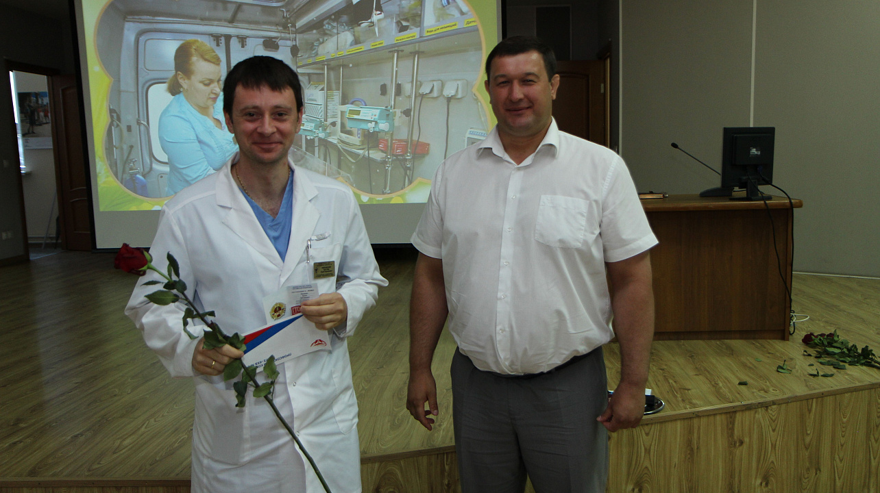 Сотрудникам Краевой клинической больницы № 2 вручили золотые знаки ГТО