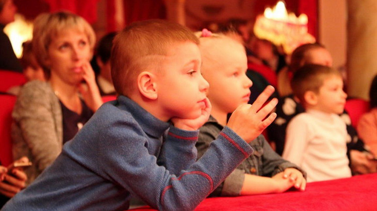 В филармонии им. Г. Ф. Пономаренко состоялось новогоднее представление для детей Западного округа