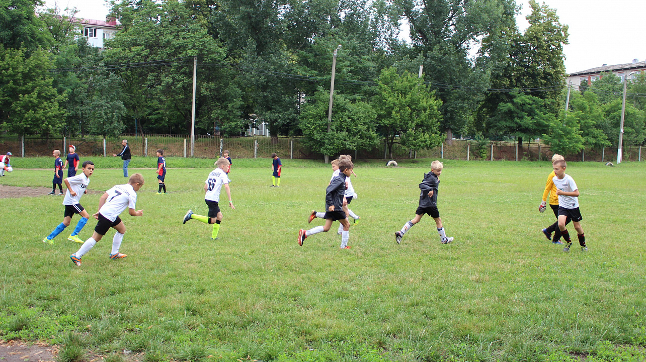 Два футбола