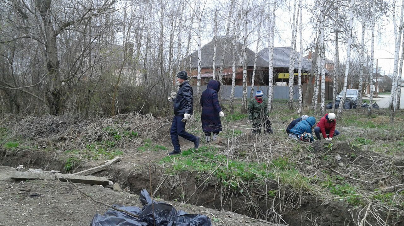 В Елизаветинской станичники наводят весенний порядок